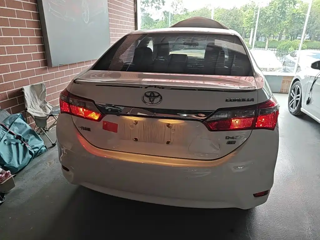 Toyota Corolla — фото 4