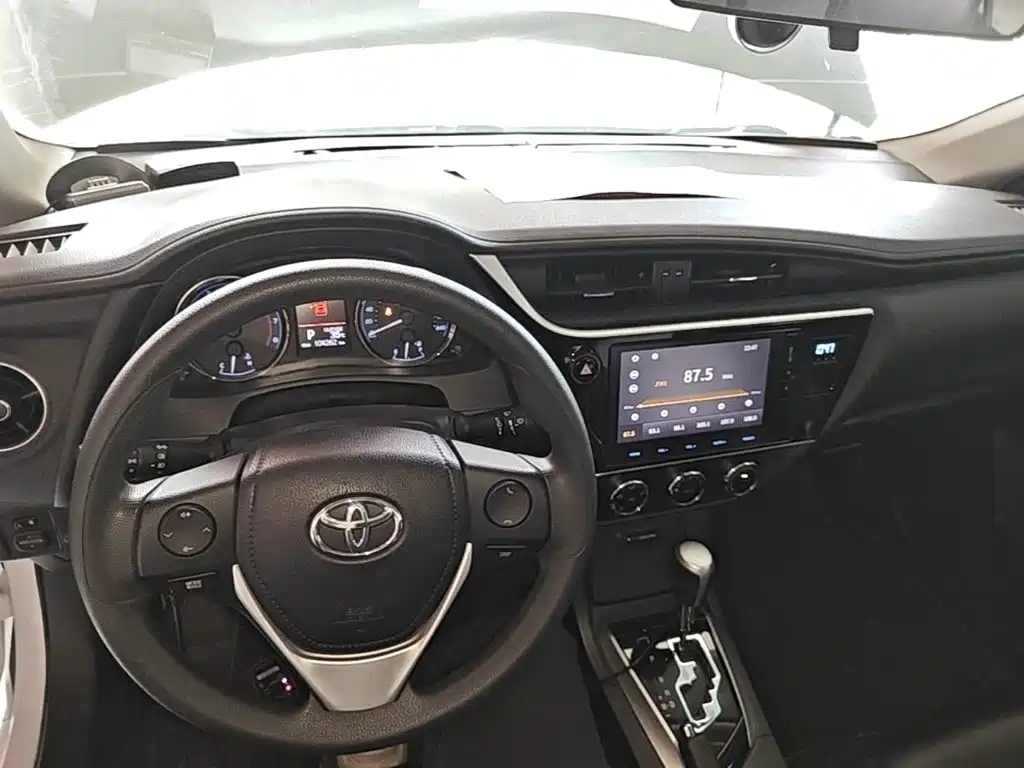 Toyota Corolla — фото 6