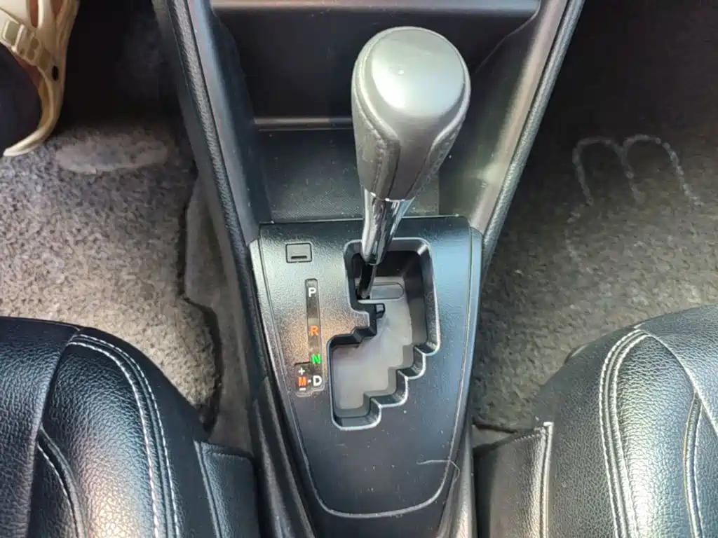 Toyota Yaris L — фото 14