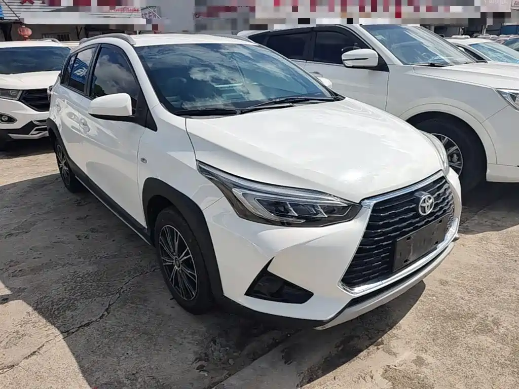 Toyota Yaris L — фото 4