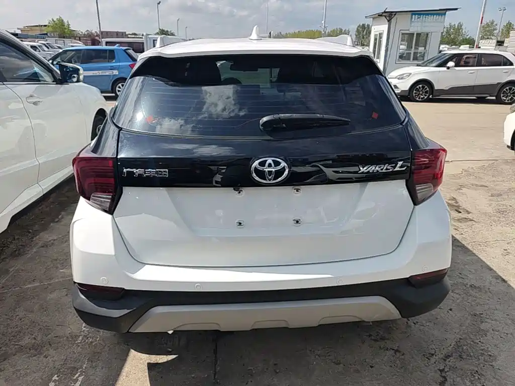 Toyota Yaris L — фото 6