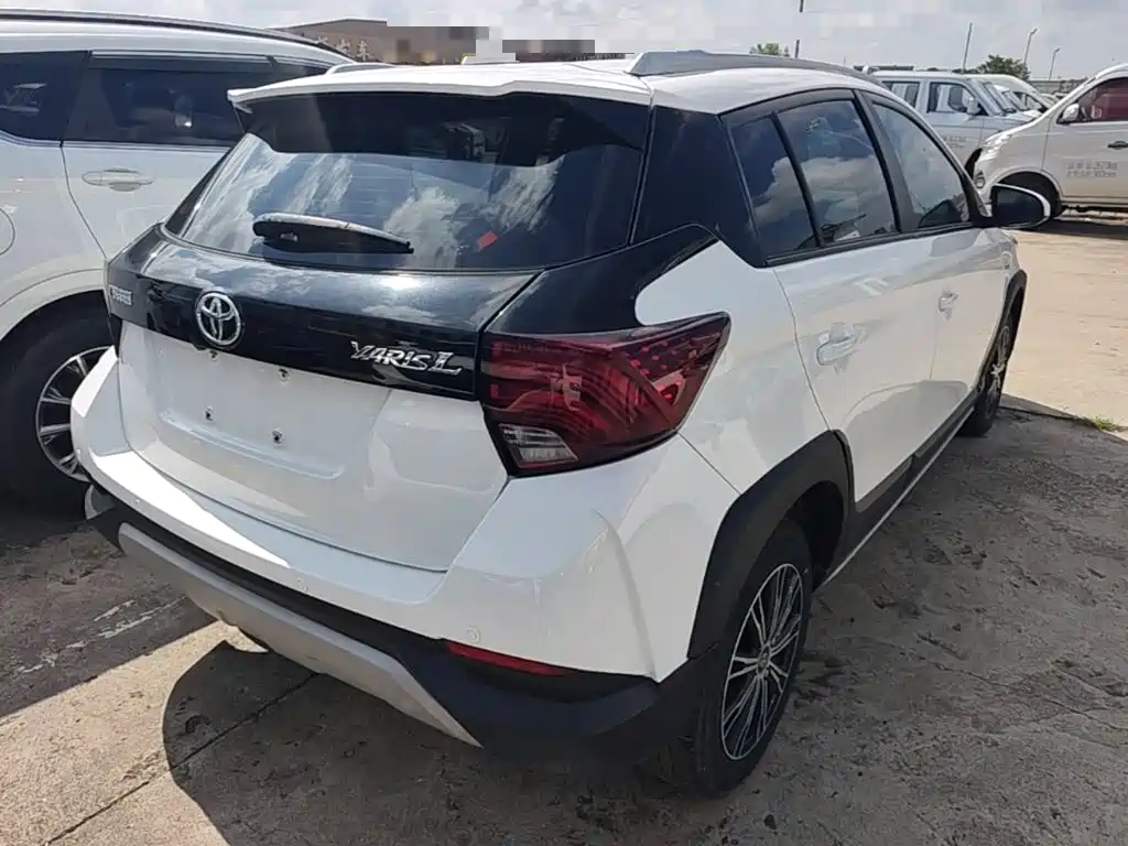 Toyota Yaris L — фото 7