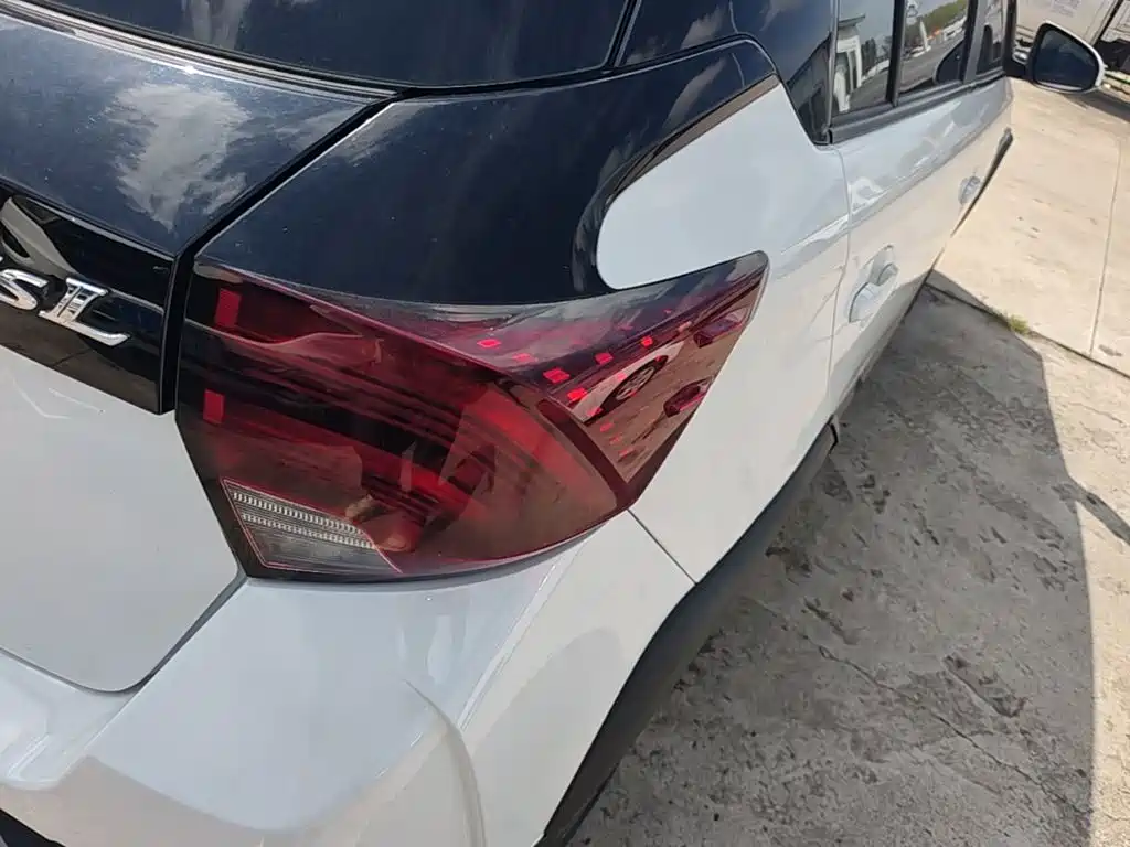 Toyota Yaris L — фото 8