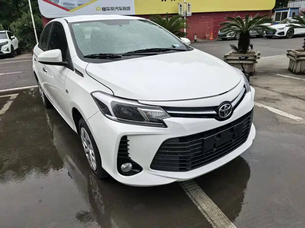 Toyota Vios — фото 3