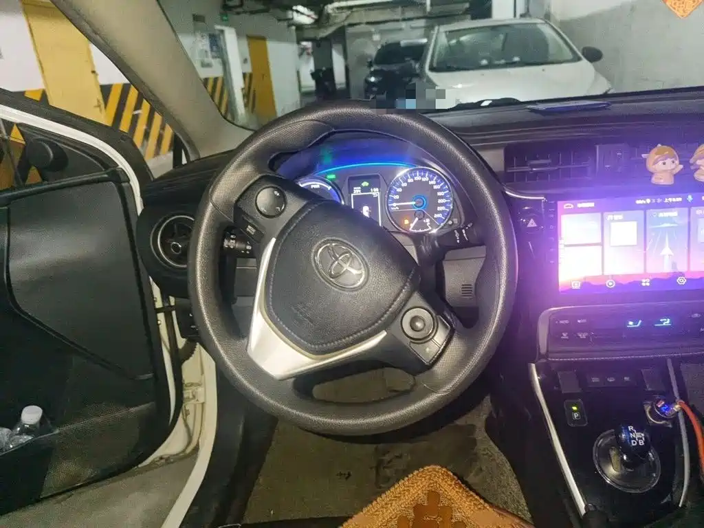 Toyota Corolla Hybrid — фото 3