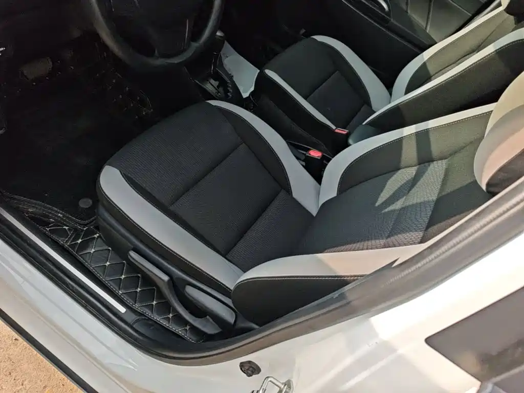 Toyota Yaris L — фото 15