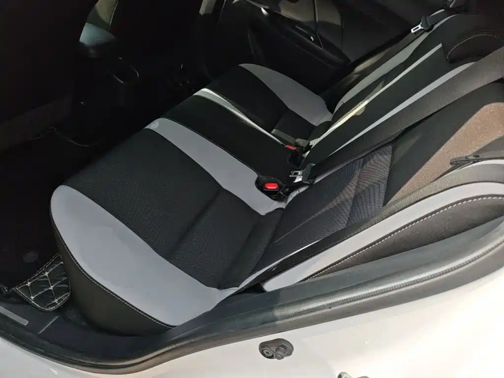Toyota Yaris L — фото 17