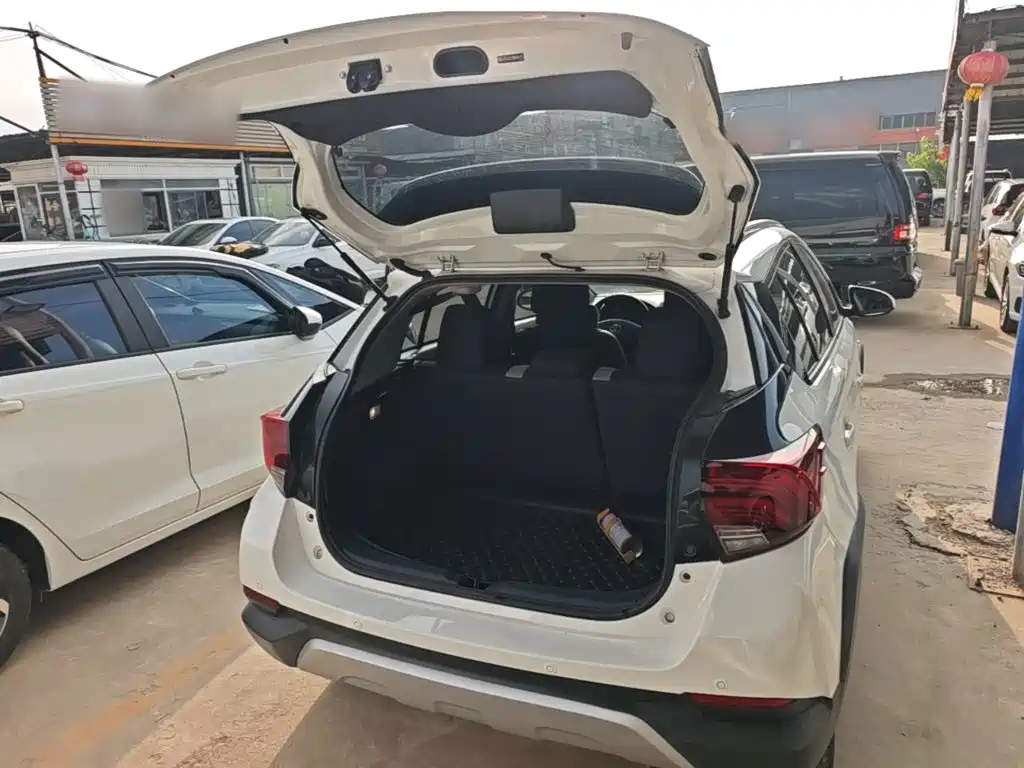Toyota Yaris L — фото 19