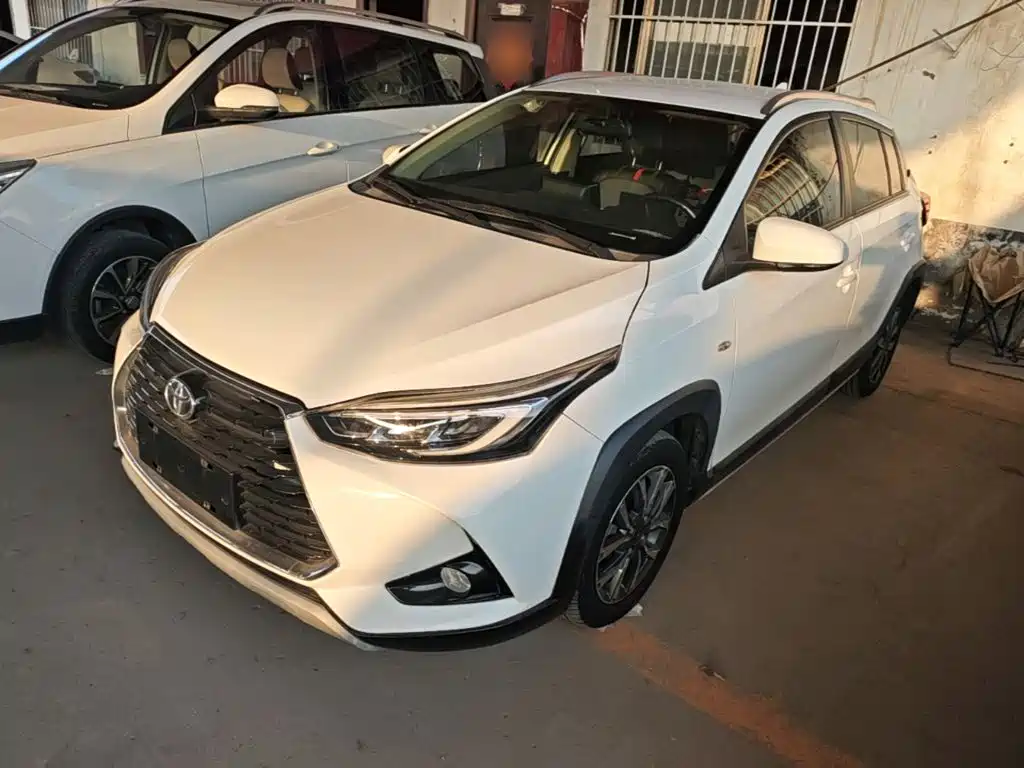 Toyota Yaris L — фото 2