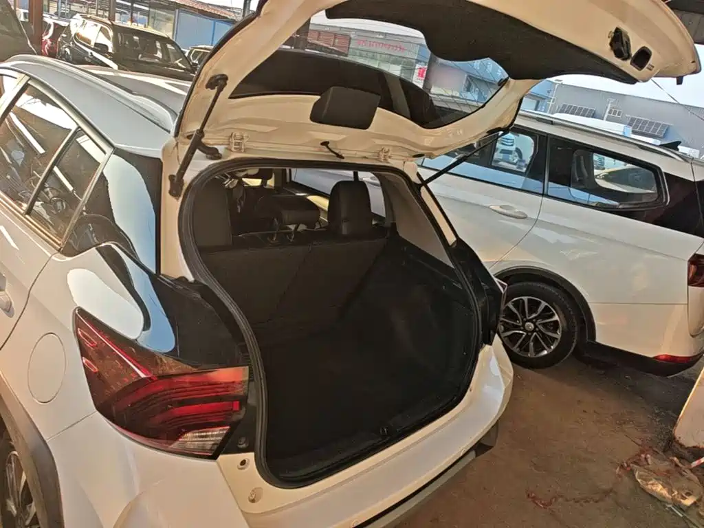 Toyota Yaris L — фото 19