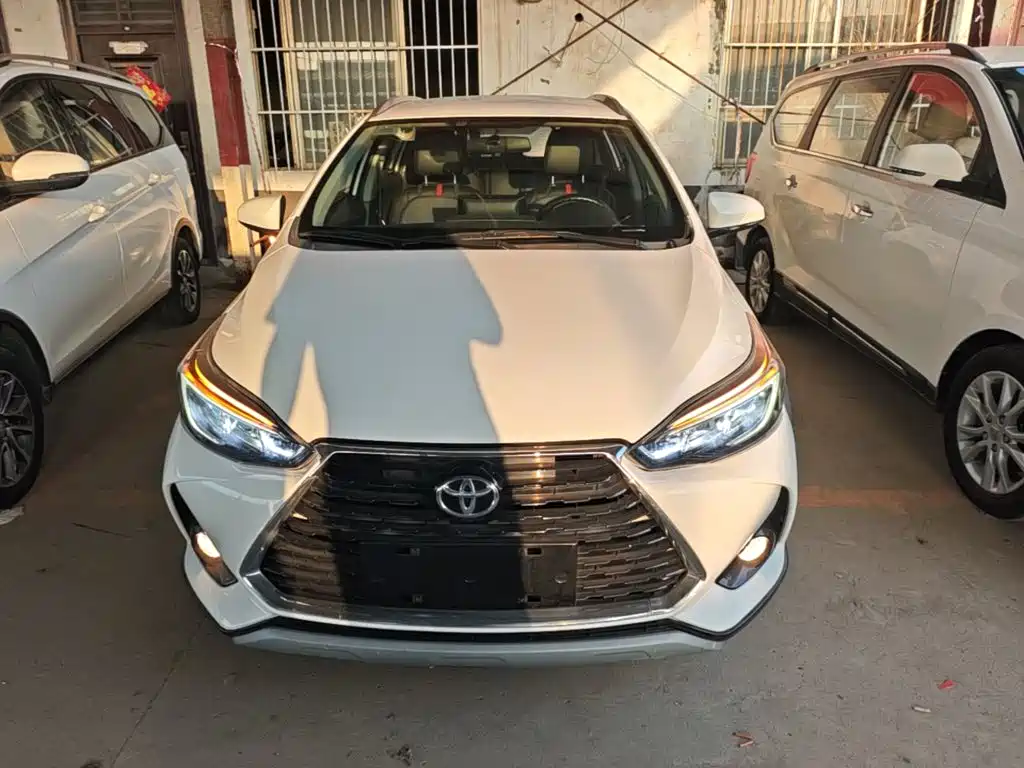 Toyota Yaris L — фото 3