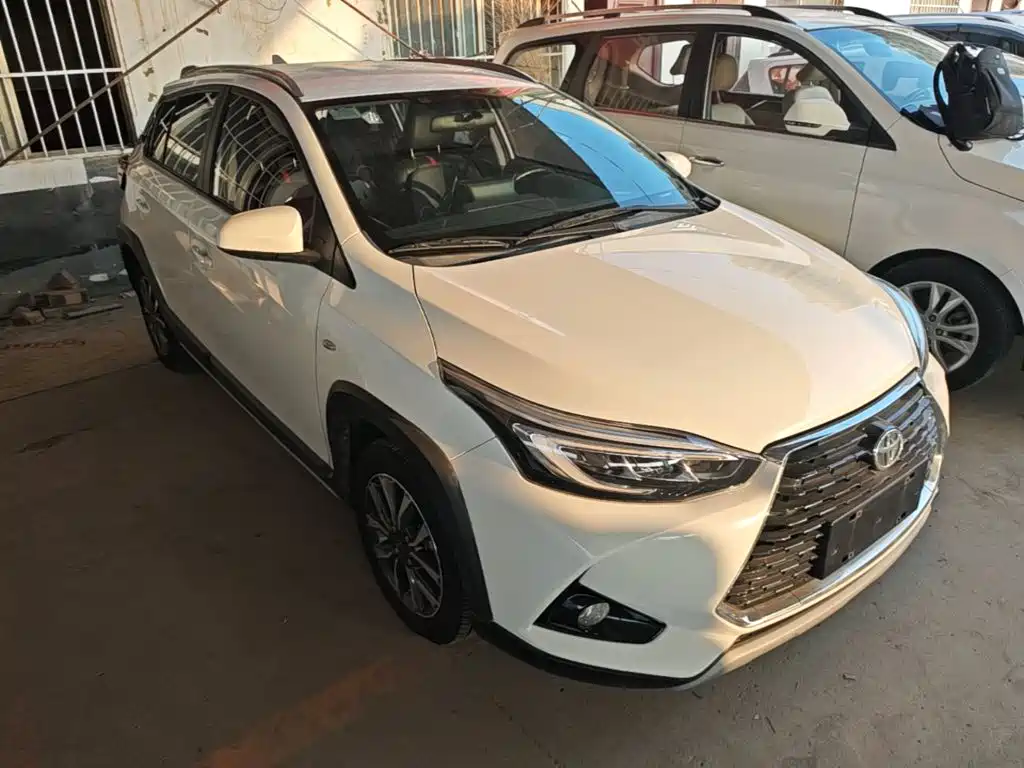 Toyota Yaris L — фото 4