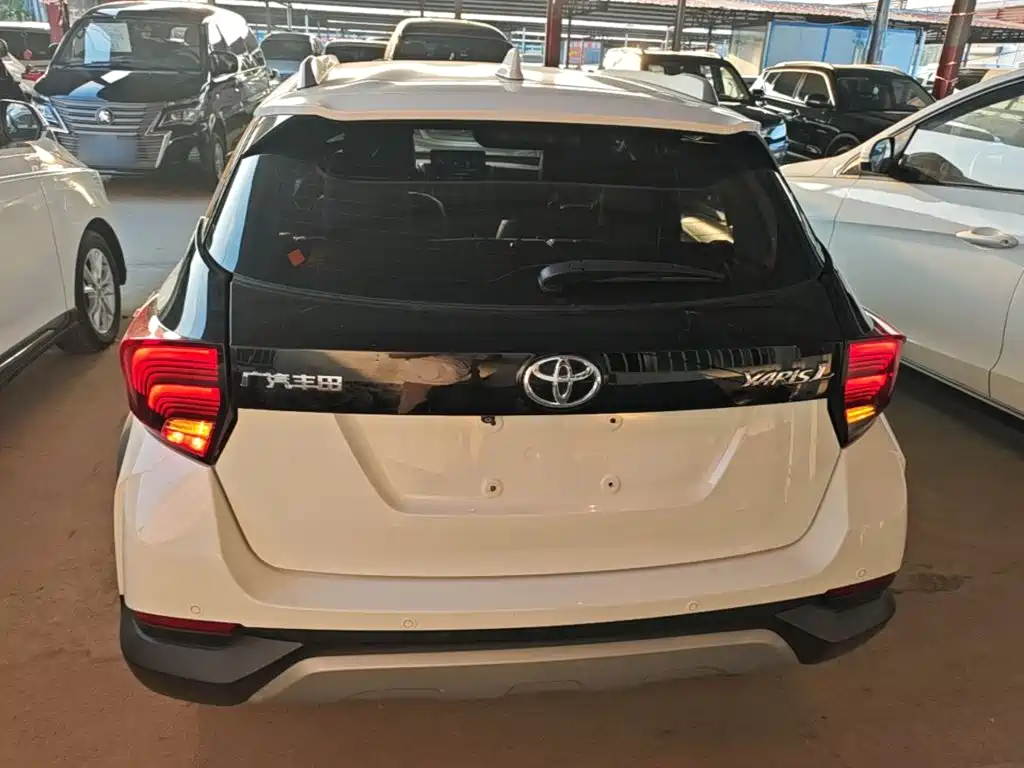 Toyota Yaris L — фото 6