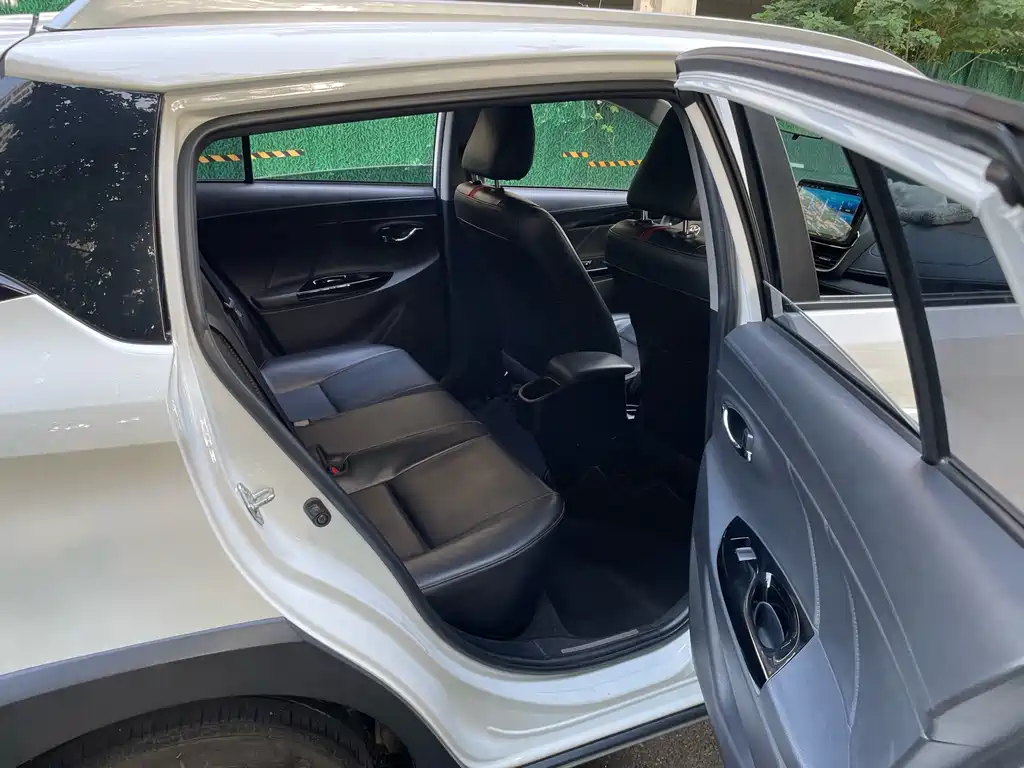 Toyota Yaris L — фото 14