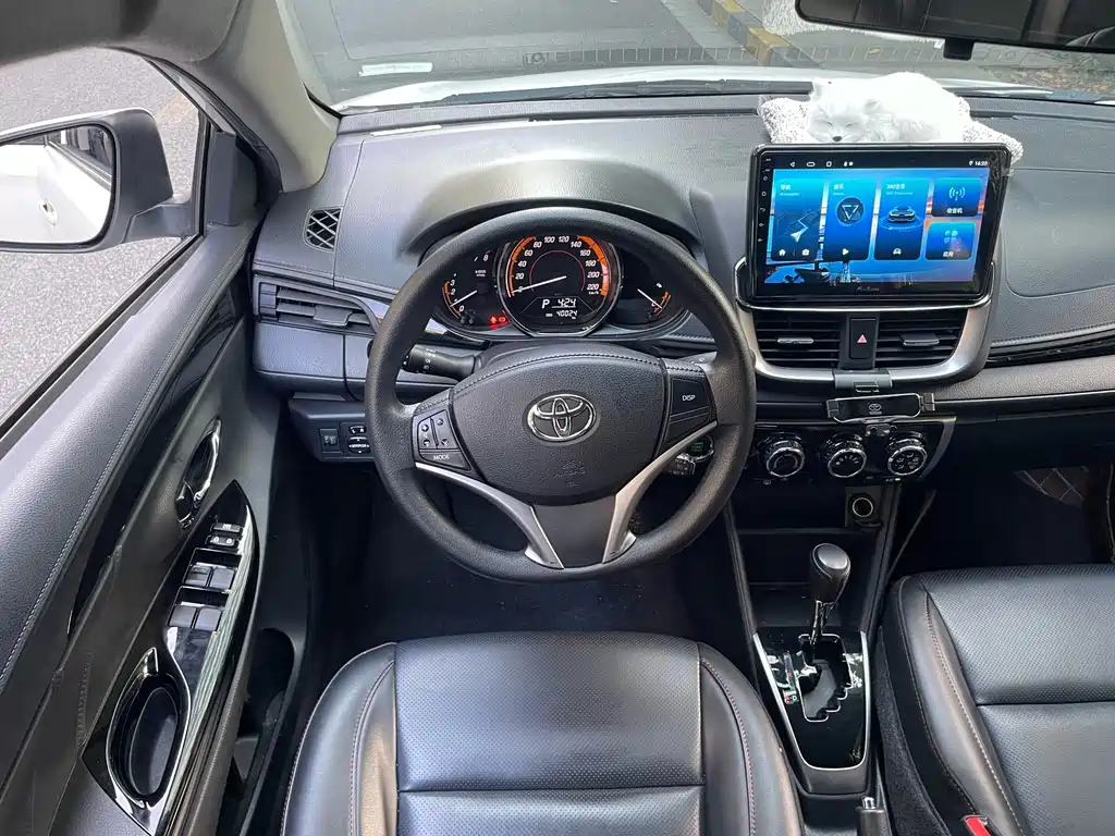 Toyota Yaris L — фото 17