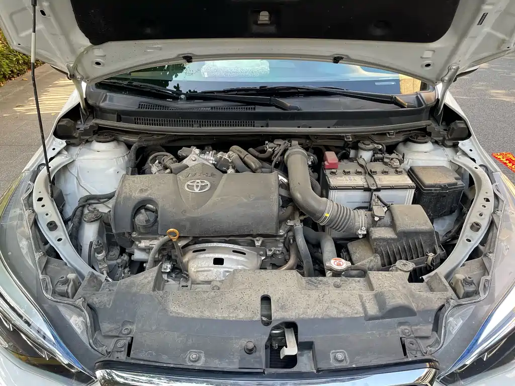 Toyota Yaris L — фото 19