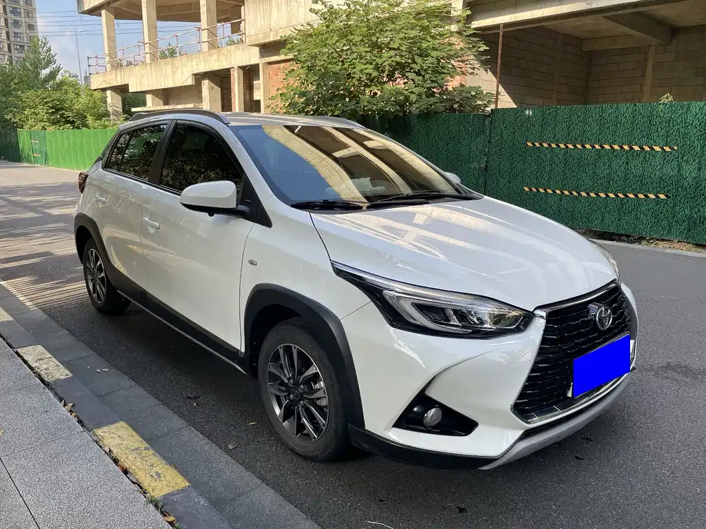 Toyota Yaris L — фото 3