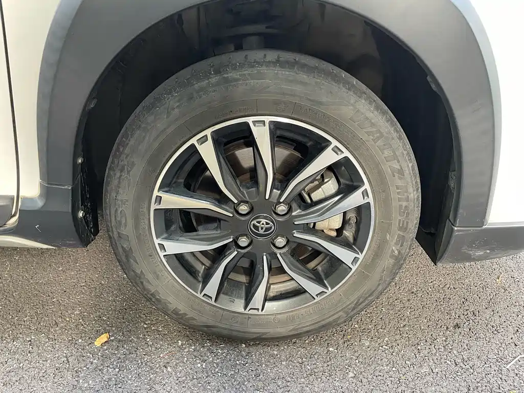 Toyota Yaris L — фото 25