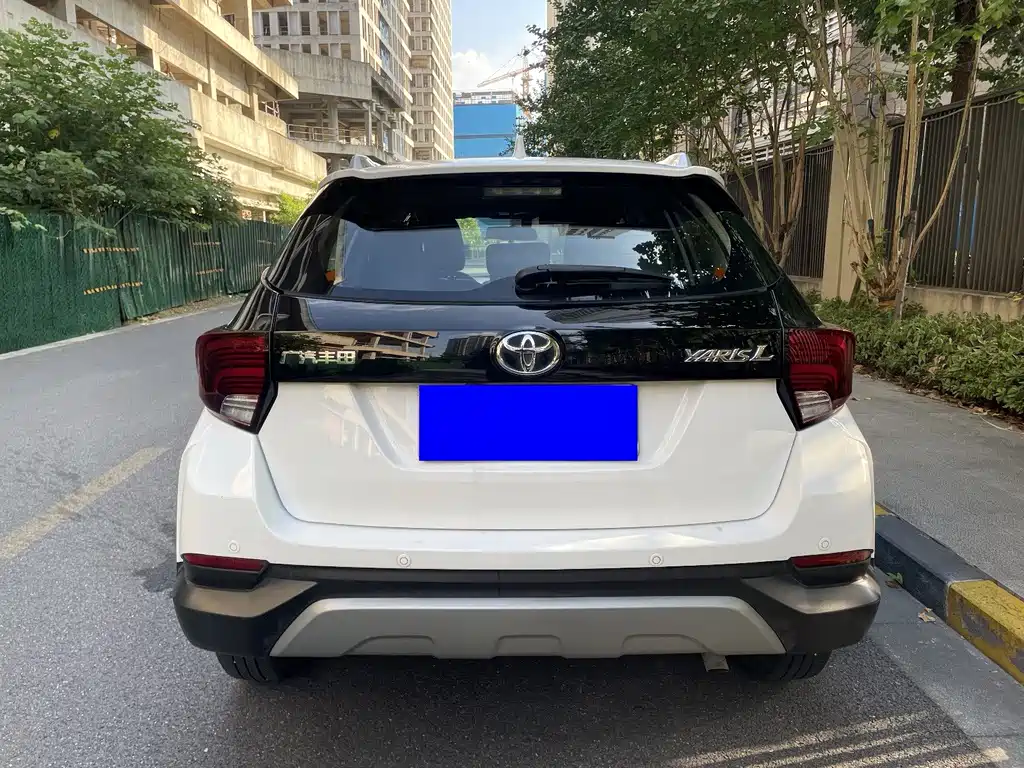 Toyota Yaris L — фото 8