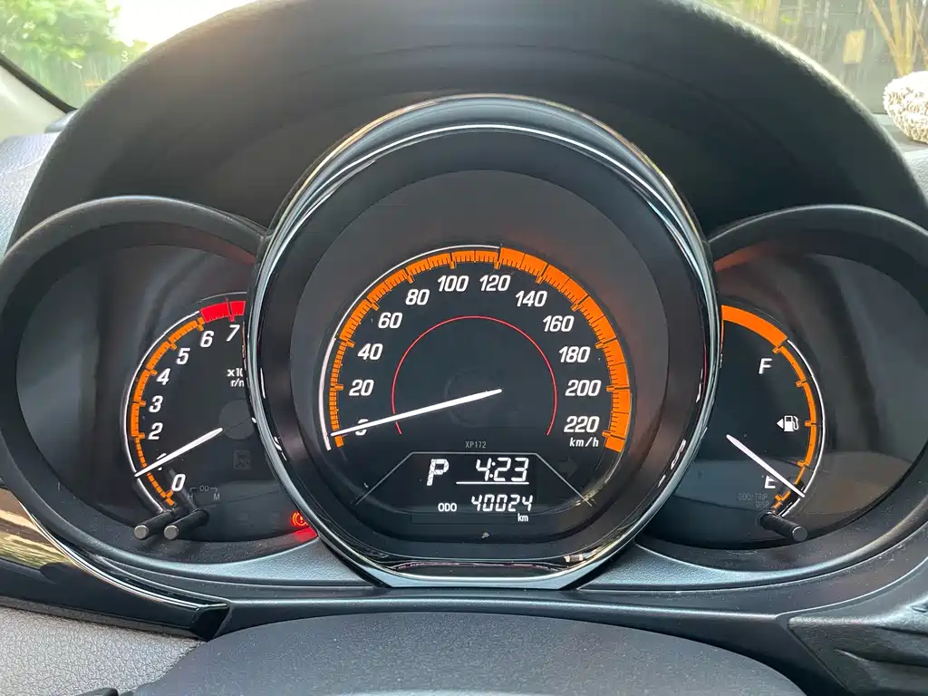 Toyota Yaris L — фото 10