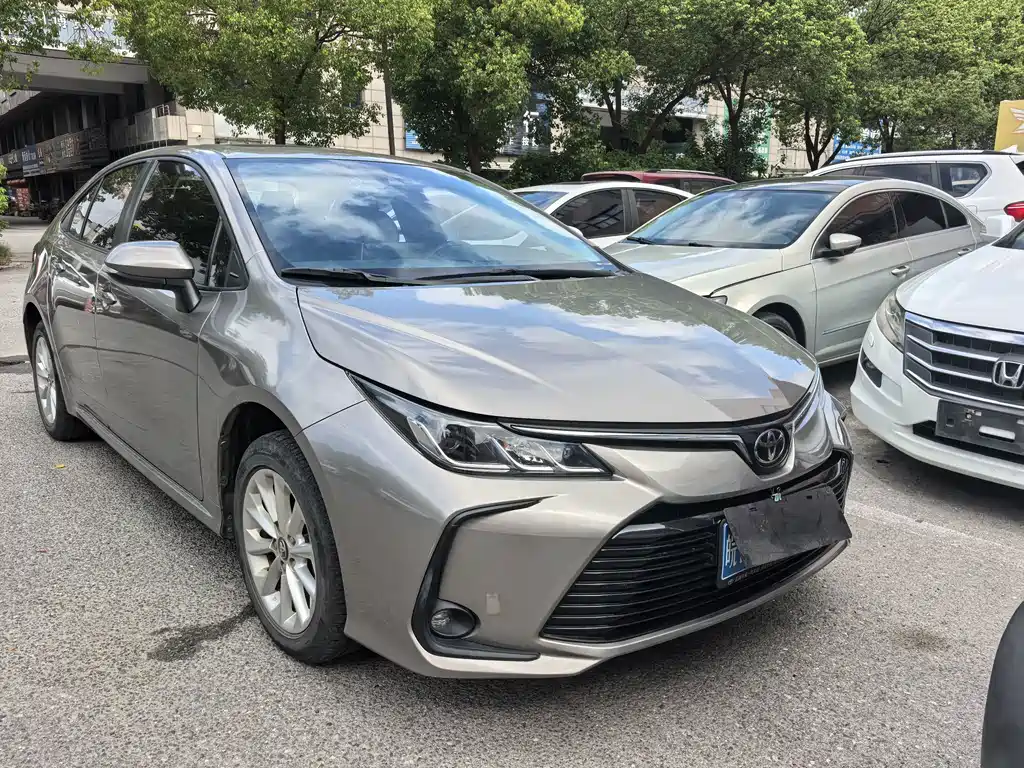 Toyota Corolla — фото 2