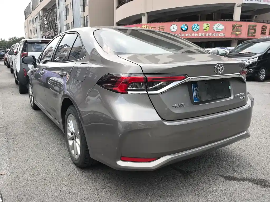 Toyota Corolla — фото 8