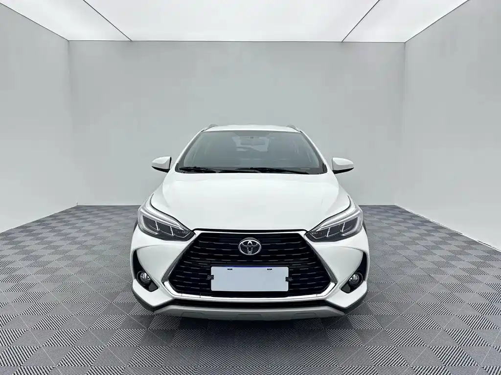 Toyota Yaris L — фото 2