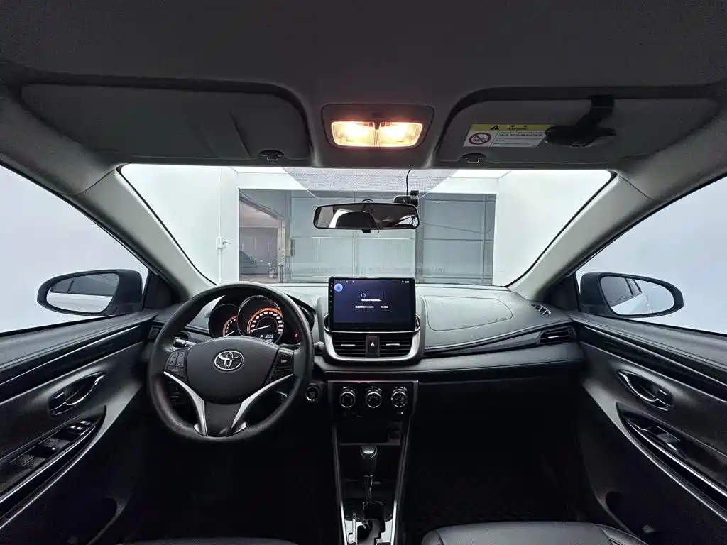 Toyota Yaris L — фото 7