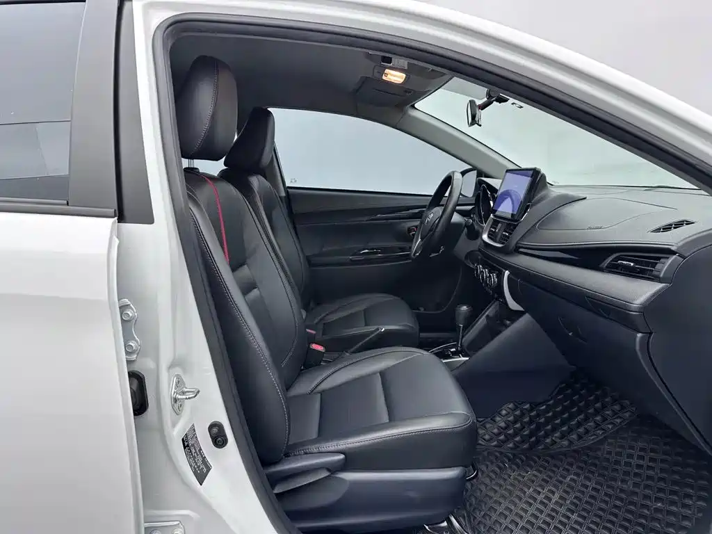 Toyota Yaris L — фото 8