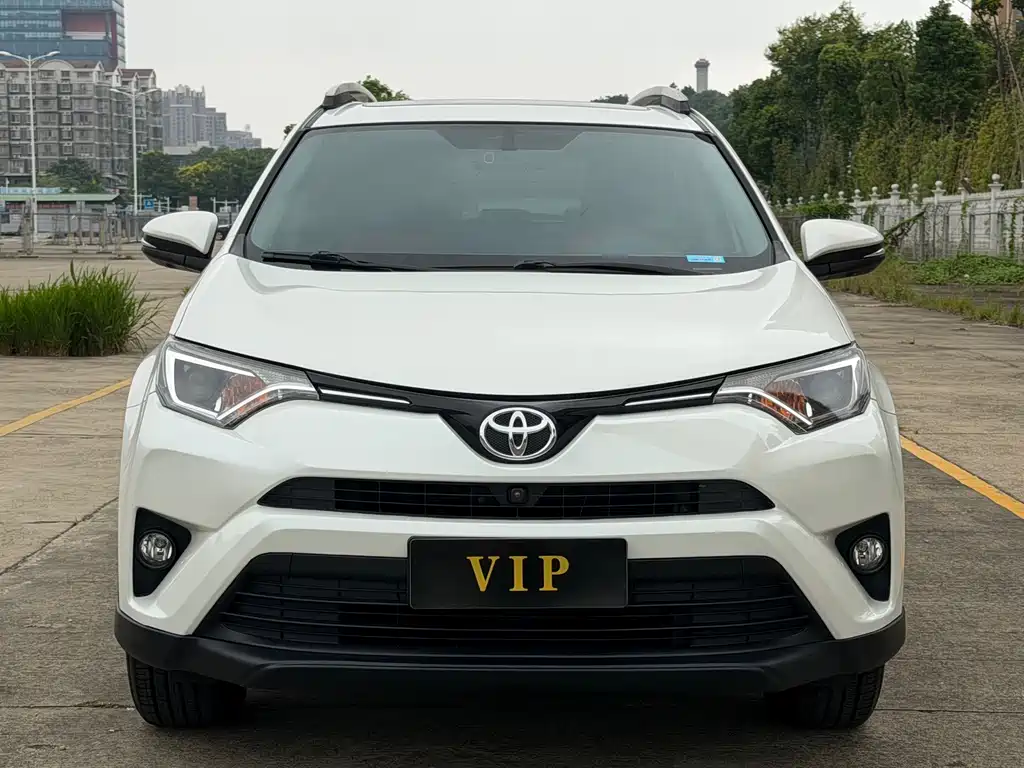 Toyota RAV4 — фото 2