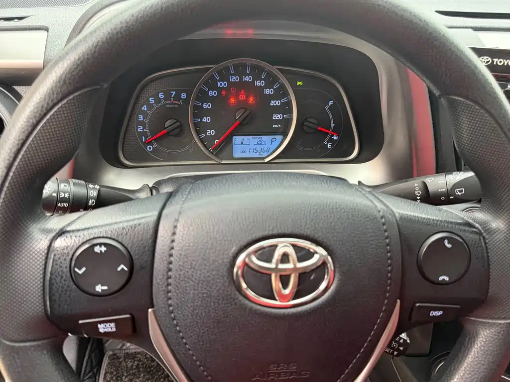 Toyota RAV4 — фото 15