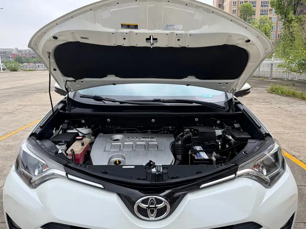 Toyota RAV4 — фото 19