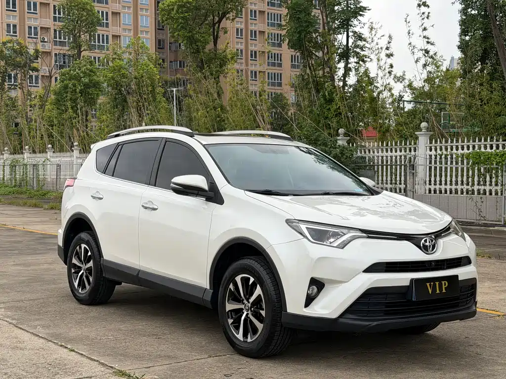Toyota RAV4 — фото 3