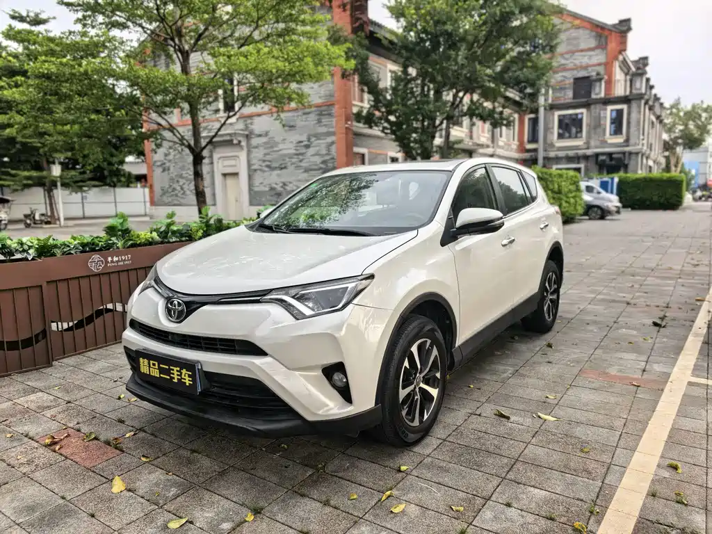 Toyota RAV4 — фото 2