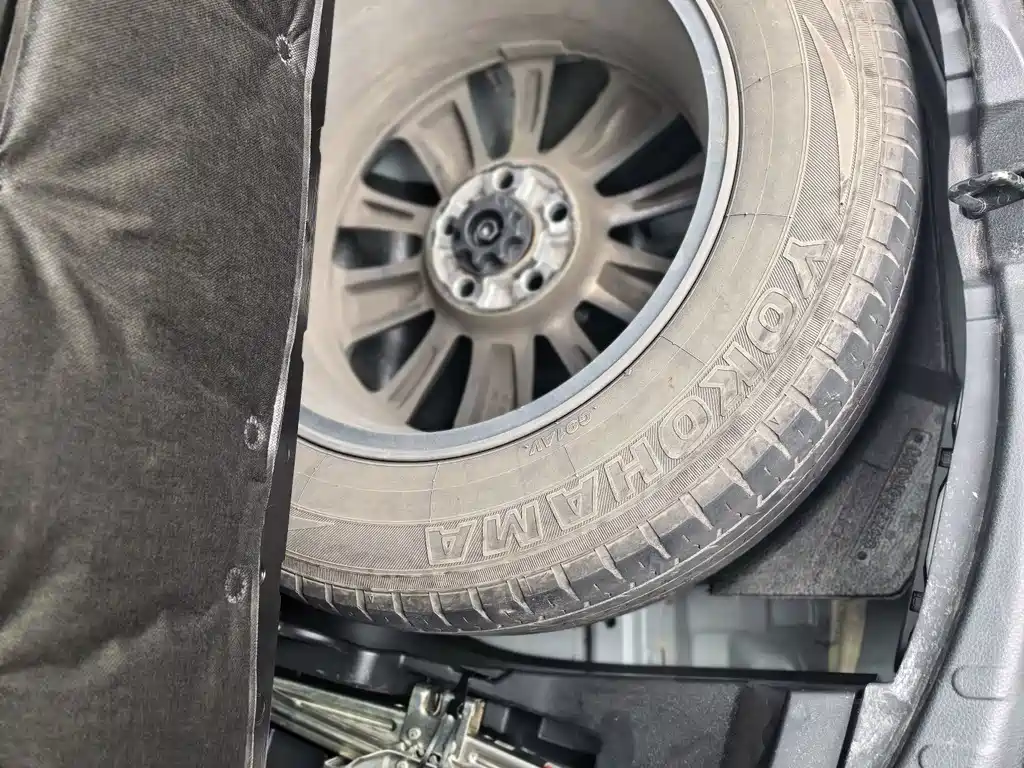 Toyota RAV4 — фото 13