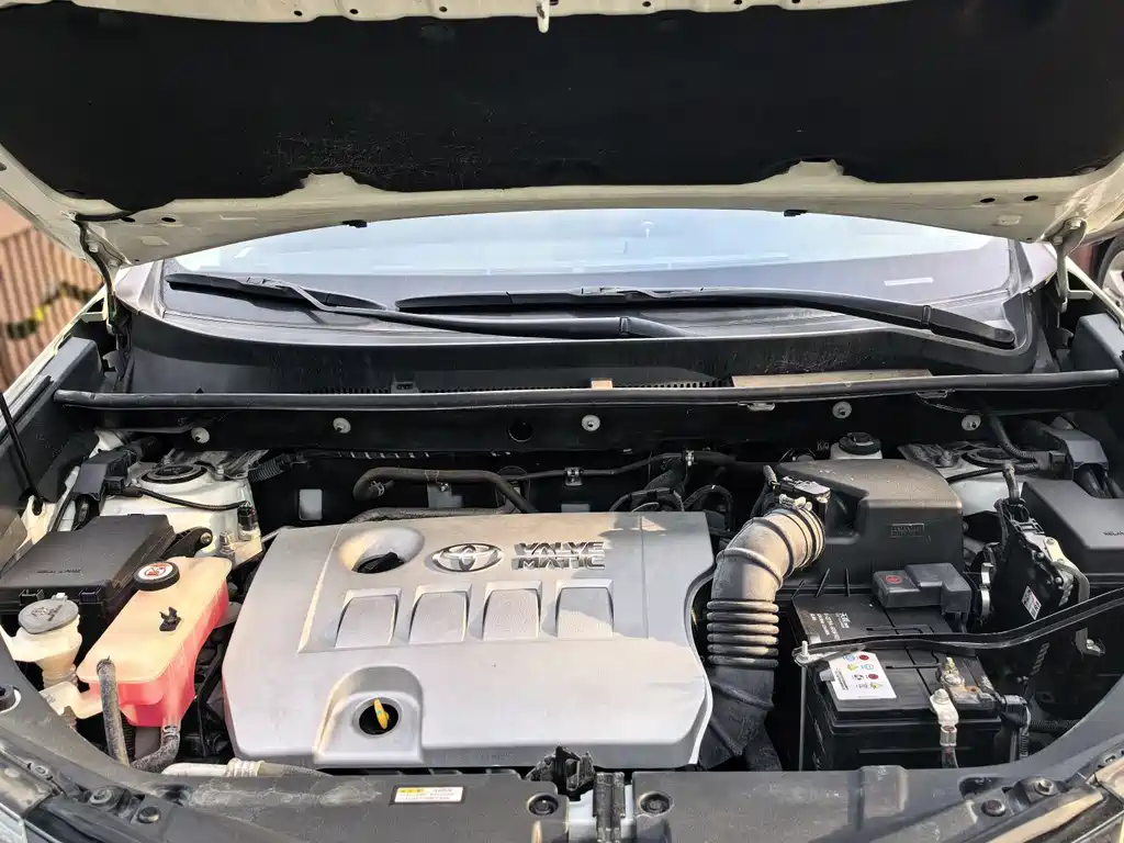Toyota RAV4 — фото 15