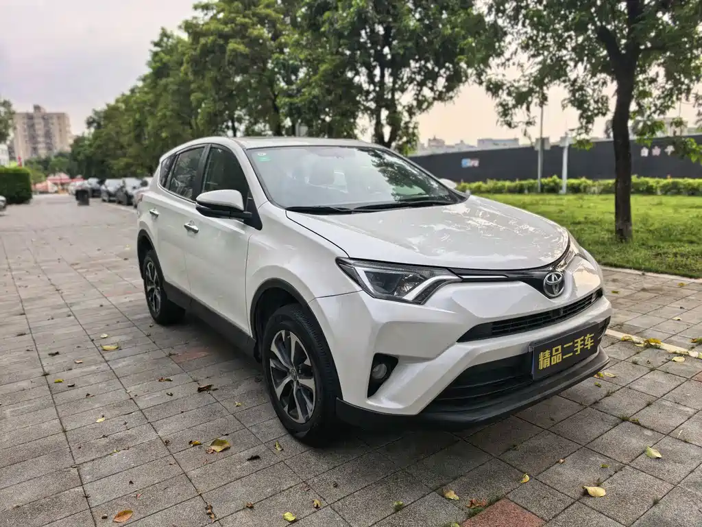 Toyota RAV4 — фото 3