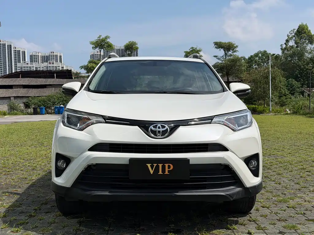 Toyota RAV4 — фото 2