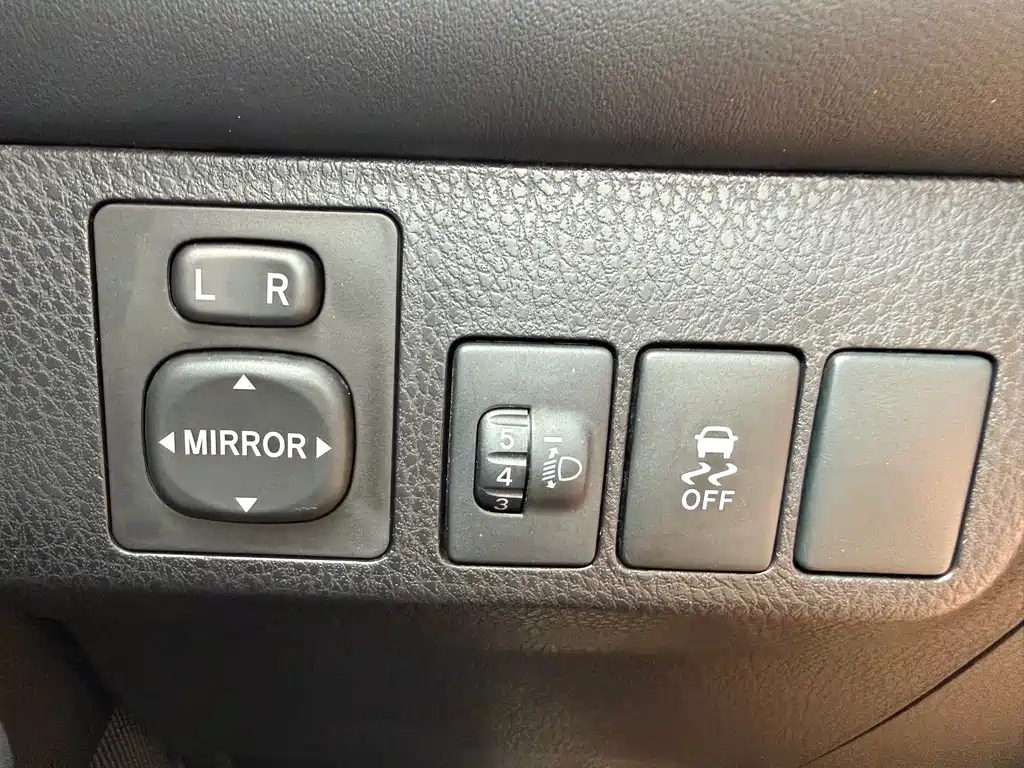 Toyota RAV4 — фото 15