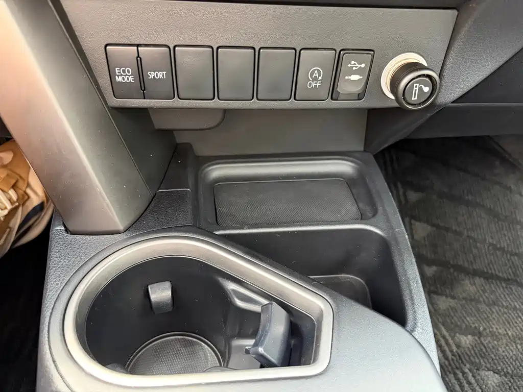 Toyota RAV4 — фото 18