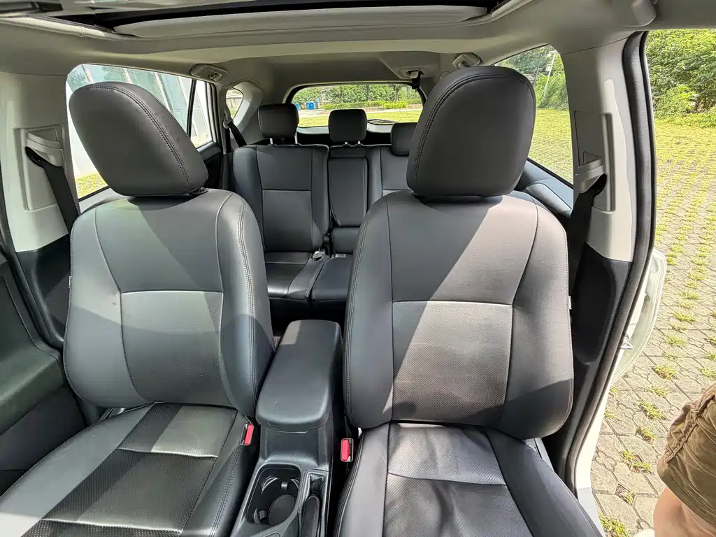 Toyota RAV4 — фото 20