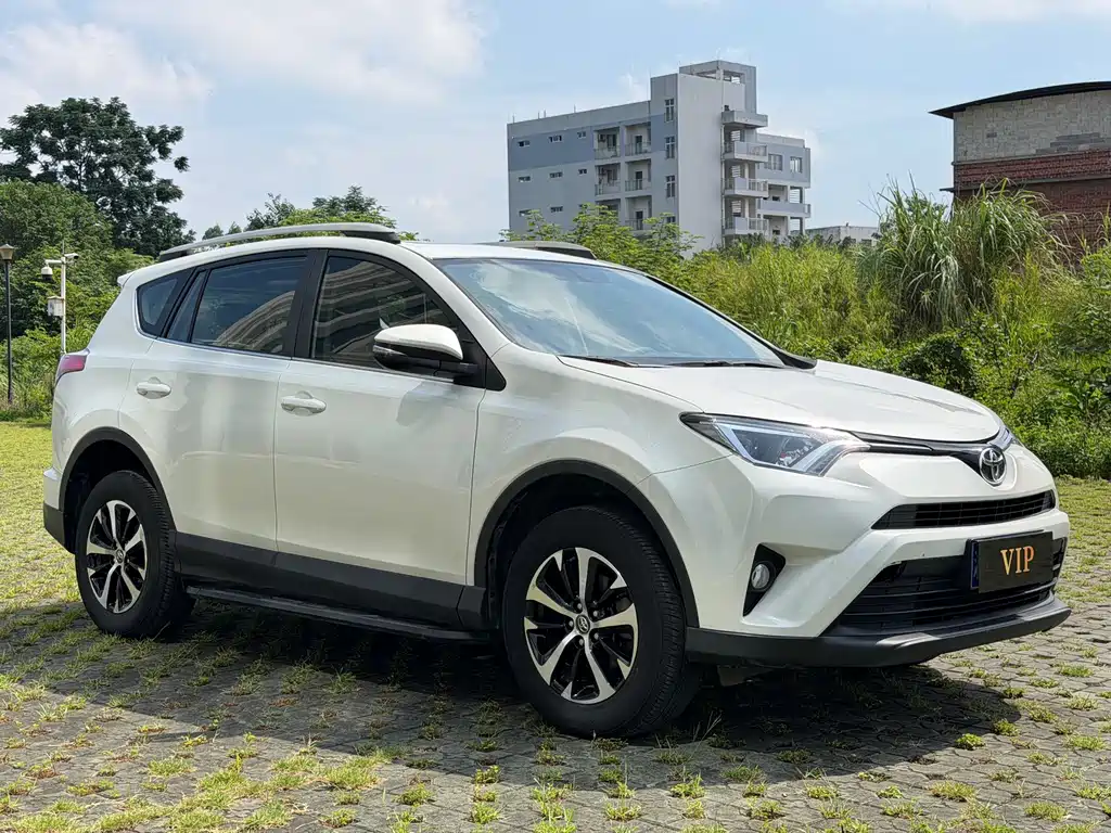 Toyota RAV4 — фото 3