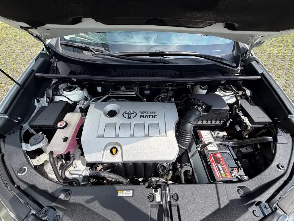 Toyota RAV4 — фото 24