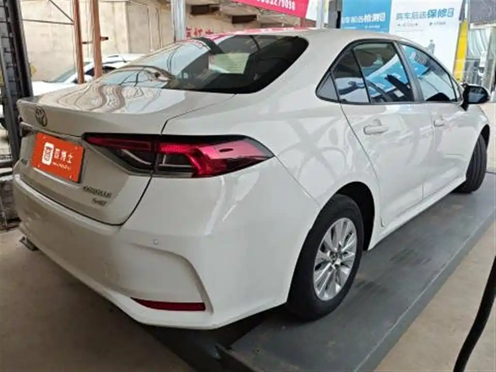 Toyota Corolla — фото 4