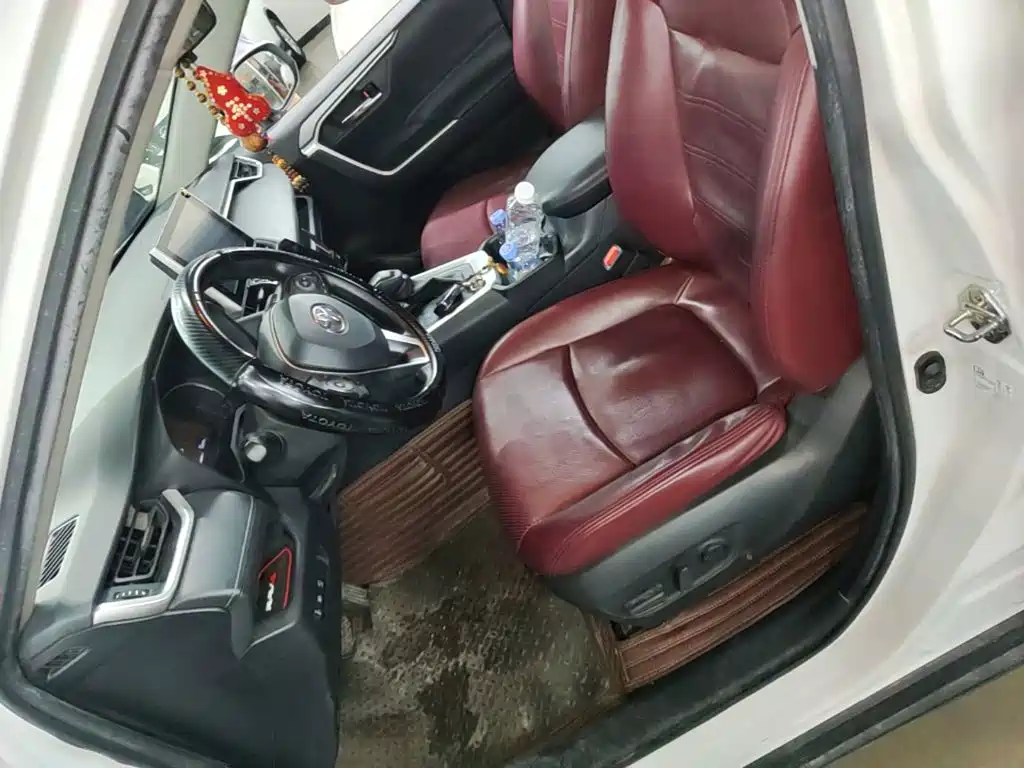 Toyota RAV4 — фото 15