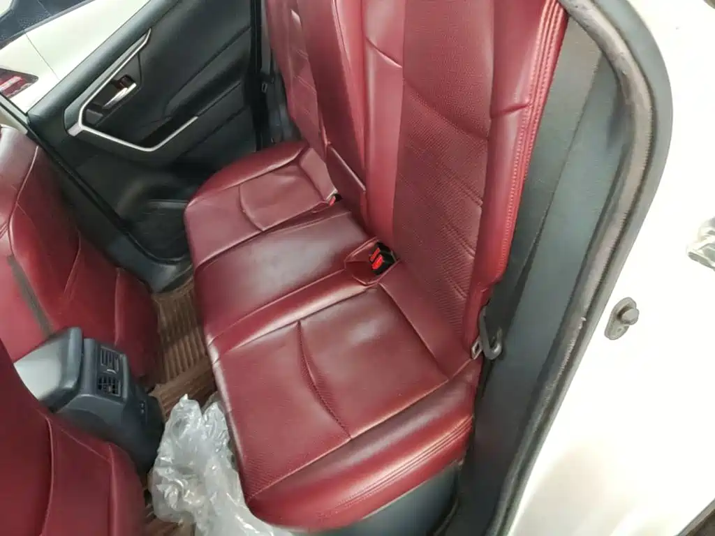 Toyota RAV4 — фото 17