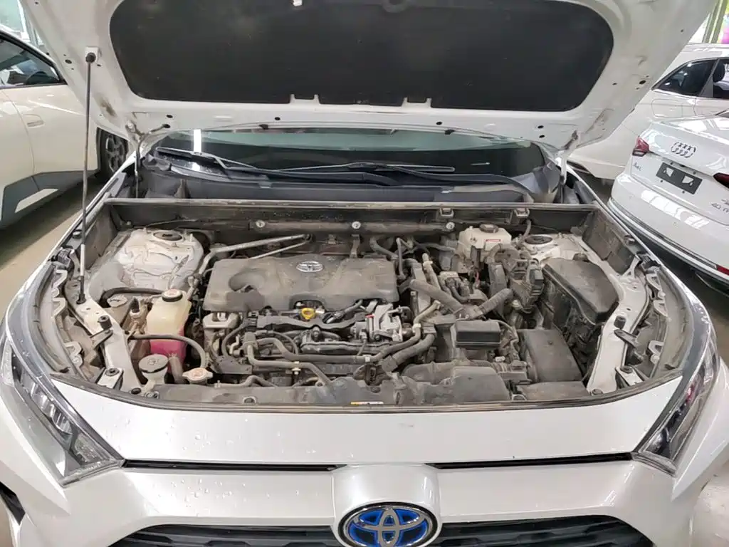 Toyota RAV4 — фото 20