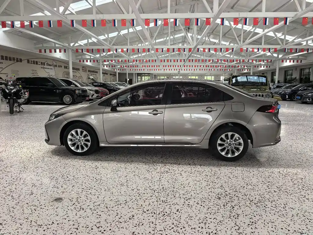 Toyota Corolla — фото 4