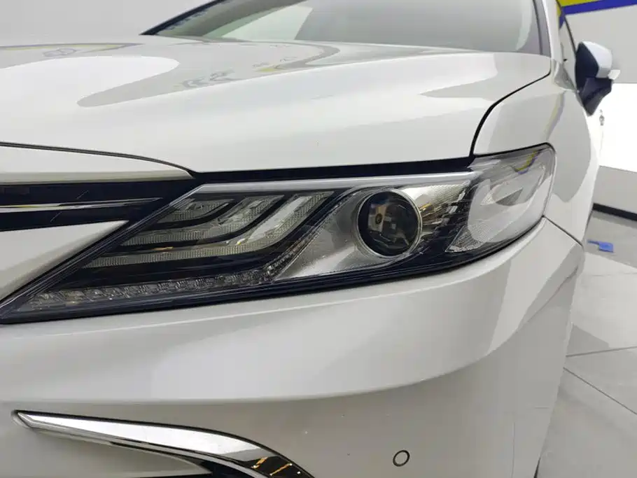 Toyota Camry — фото 5