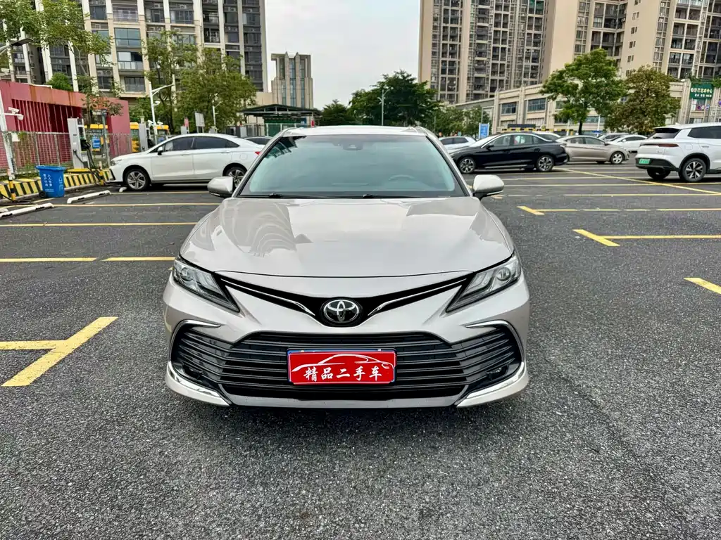 Toyota Camry — фото 3